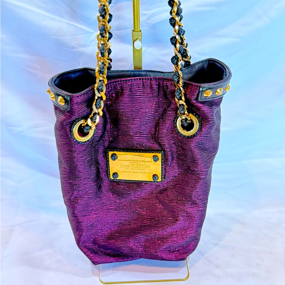 EXTREMELY RARE*** AUTHENTIC Louis Vuitton Autumne Hiver - Iridescent Purple <3